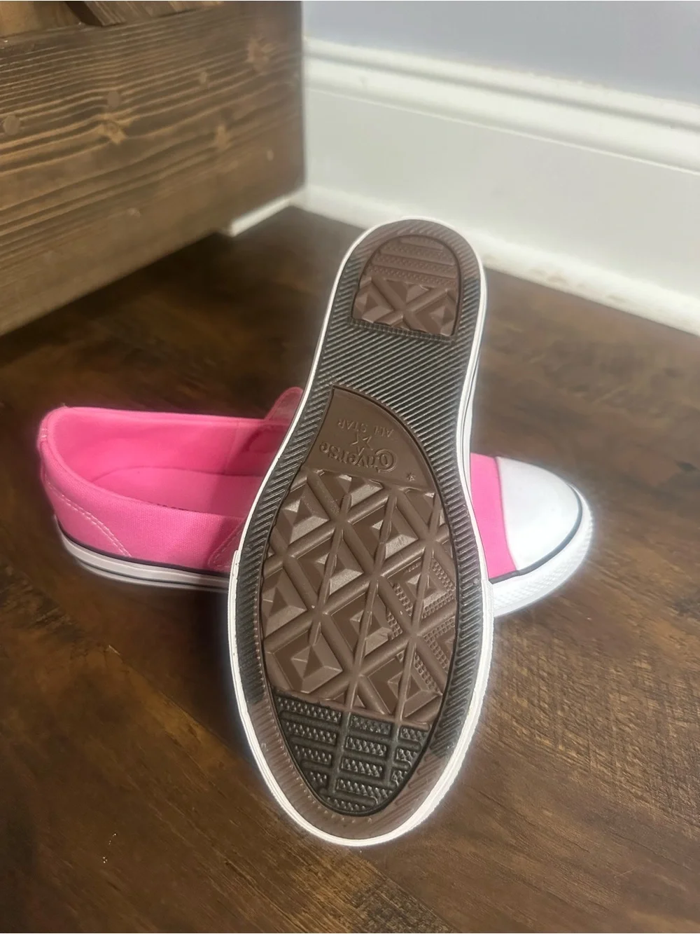 Converse bright pink